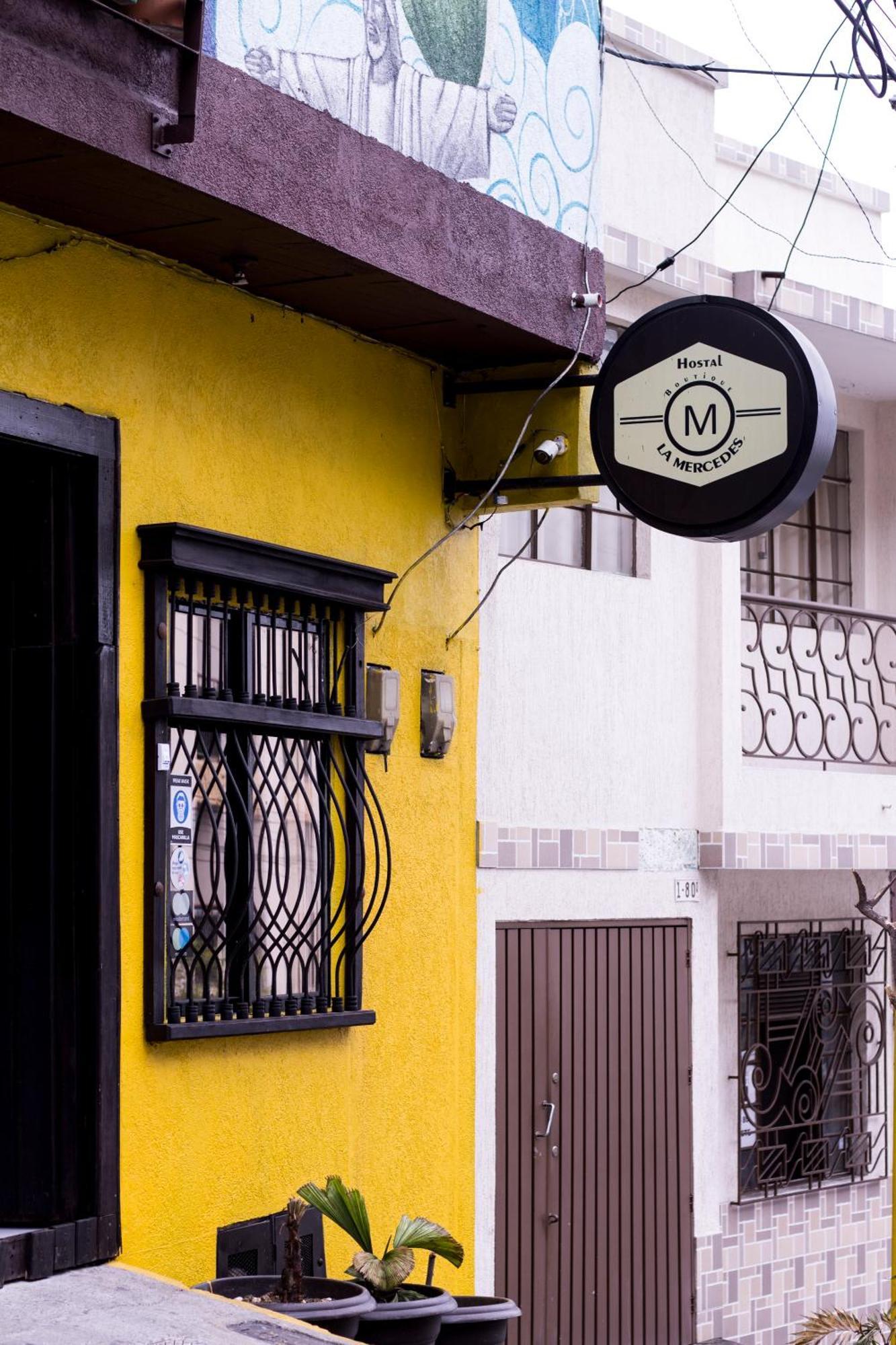 La Mercedes Street